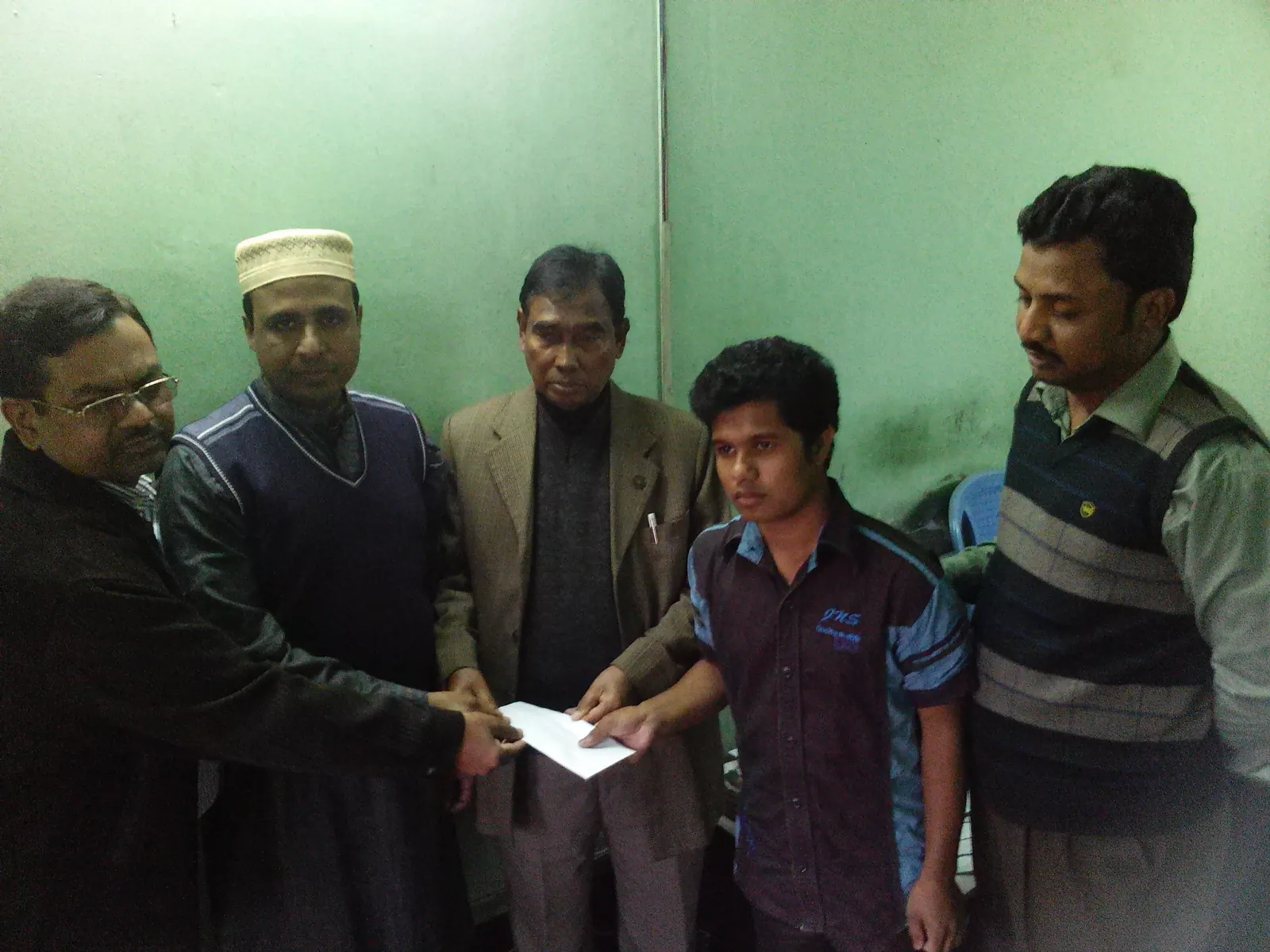 মেধাবী শিক্ষার্থীকে ভর্তি সহায়তা